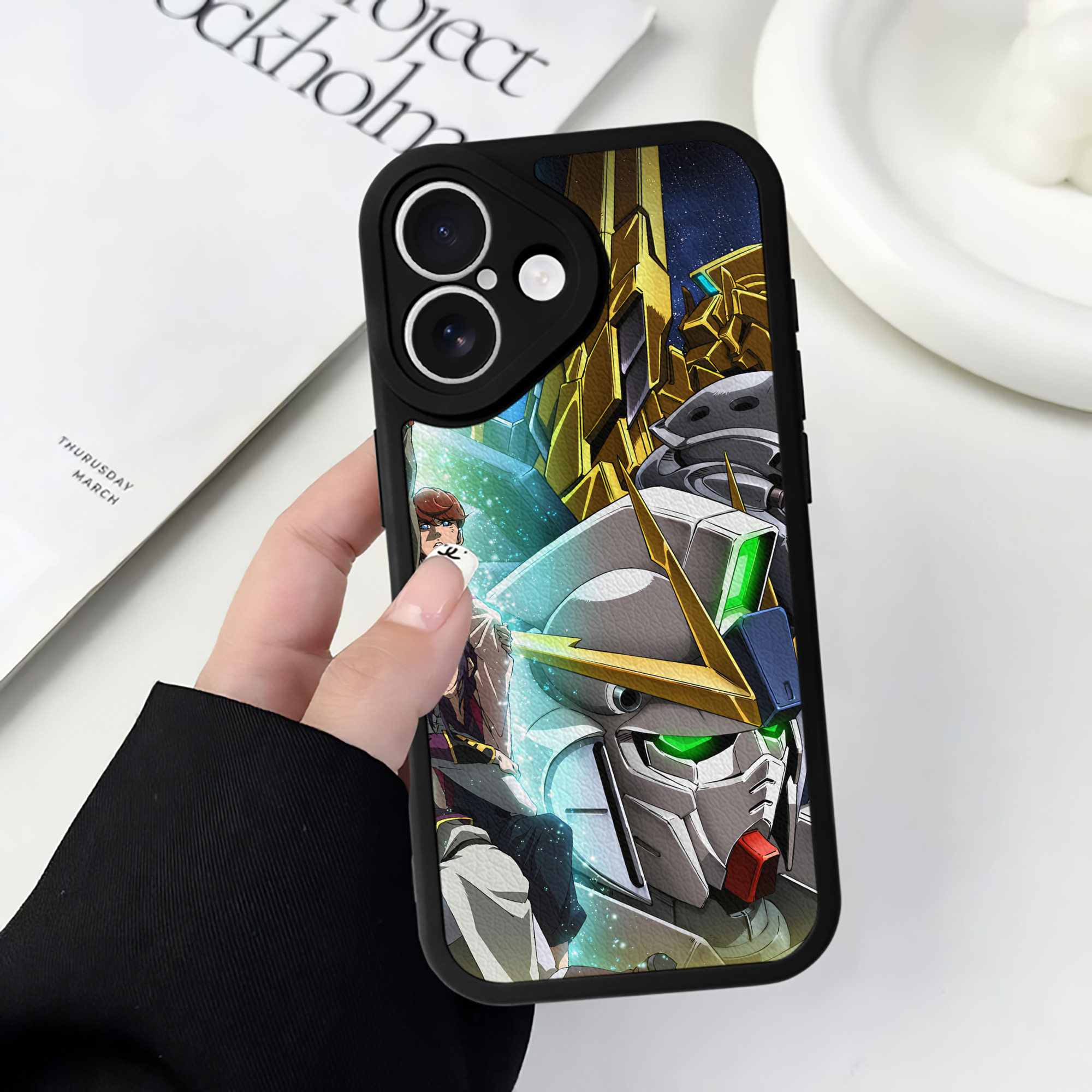 （画像用） 機動戦士ガンダム Mobile Suit Gundam 【iPhone 16シリーズ対応】シリコンスマホケース（レザー調） 材質：シリコン